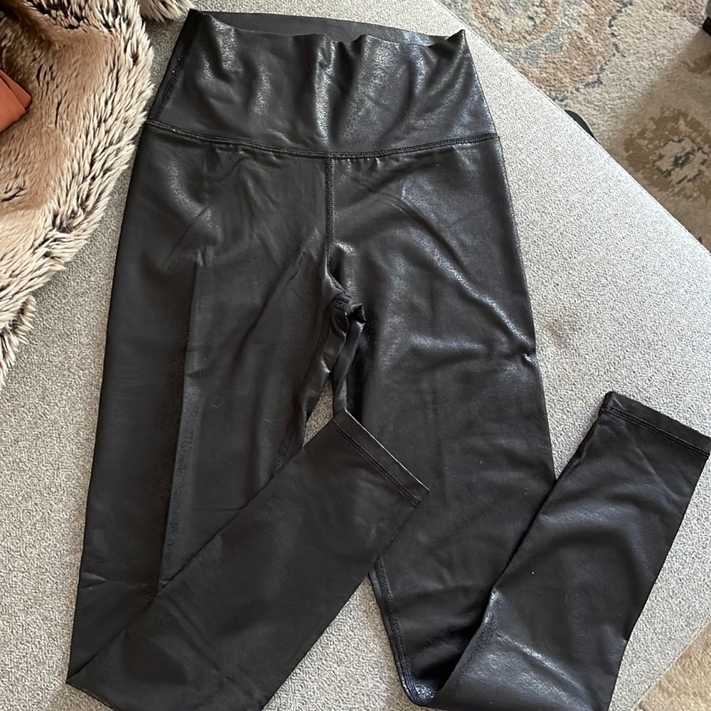 Aerie shiny black leggings